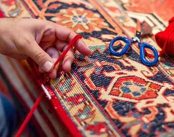 خدمات تخصصی و حرفه ای رفوی فرش در قالیشویی هفت حوض